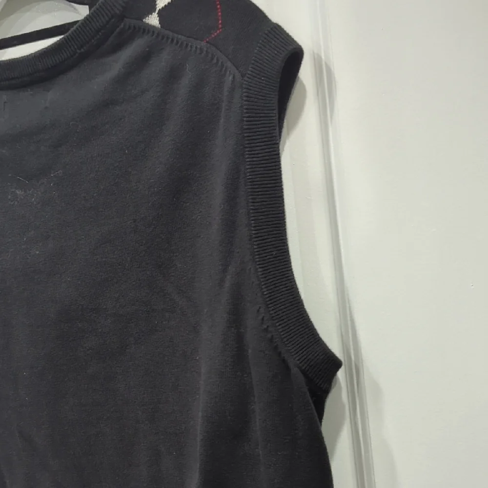 Croft & Barrow Black and White V-Neck Sweater - Picture 6 of 6